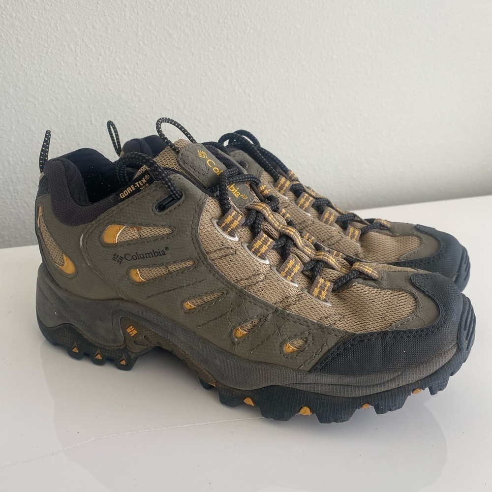 Columbia woman 7.5 Hiking Shoes - Black and Tan - Picture 2 of 6